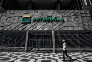 Governo tenta conter crise na Petrobras, mas incertezas persistem