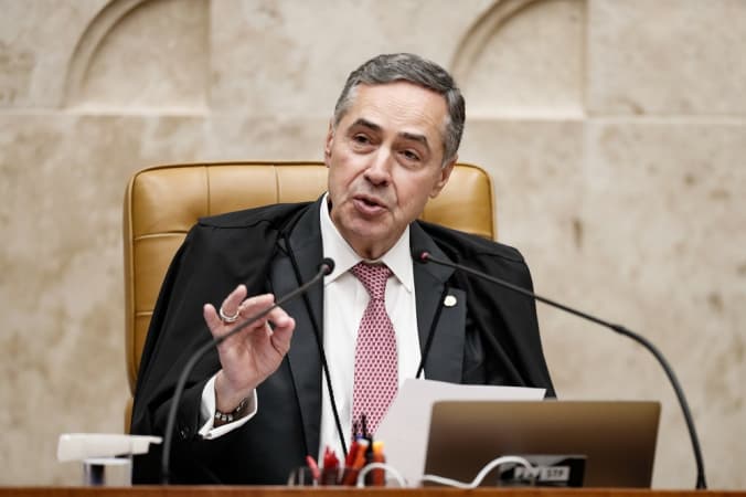 Após cinco votos para ampliar foro privilegiado, Barroso pede vista e interrompe julgamento no STF
