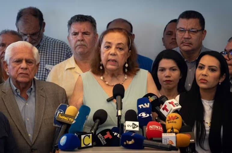 Oposição a Maduro na Venezuela denuncia que não consegue registrar candidaturas para eleições presidenciais; prazo encerra meia-noite