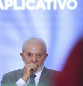 Ipec: avaliação positiva do governo Lula cai 5 pontos e fica em 33%