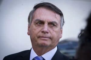Bolsonaro vai ao STF contra vazamentos e pede acesso aos autos