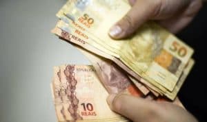 Mulheres ganham 23,9% a menos que os homens no RN, diz relatório de transparência salarial