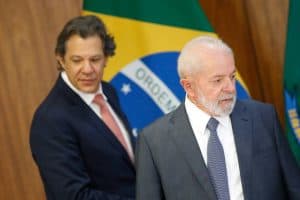 Lula recebe Haddad no Planalto, e situação na Petrobras segue indefinida