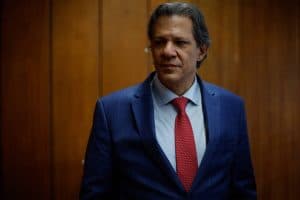 Governo tem que aprender a lidar com a extrema direita, diz Haddad em autocrítica