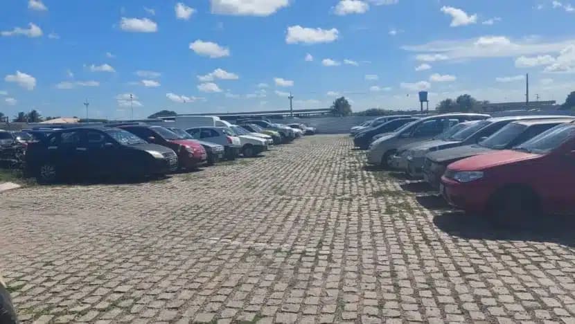 Detran realiza leilão de carros e motos com lotes a partir de R$300