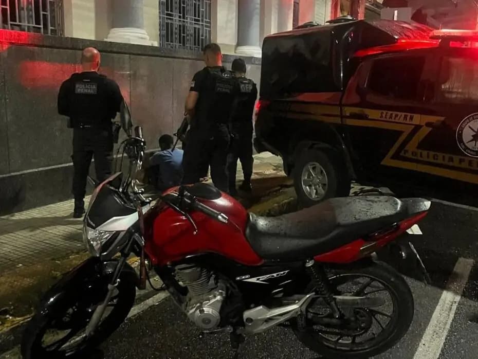 Polícia Penal prende motoqueiros com drogas na Ribeira