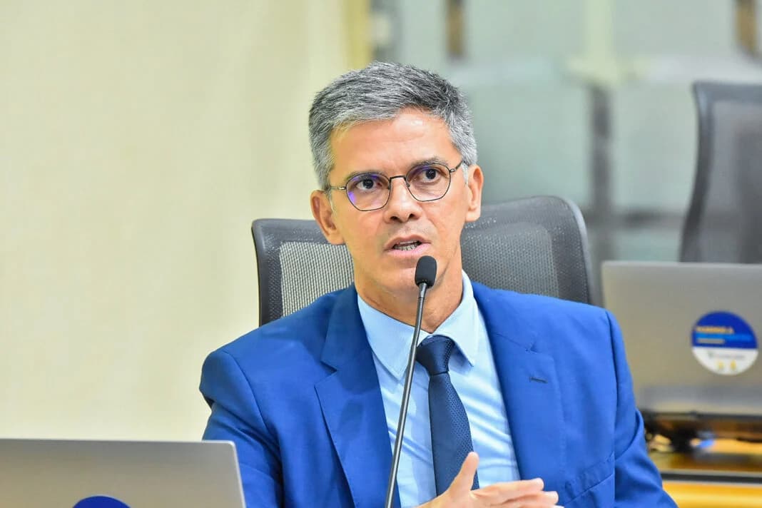 Azevedo critica política de remuneração da PMRN no Estado