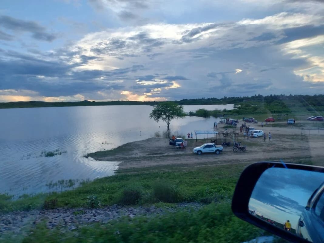 Açudes cheios atraem cada vez mais pessoas ao interior do RN