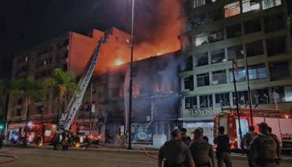Incêndio em pousada deixa dez mortos em Porto Alegre
