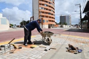 Serviços de requalificação da Rua 25 de Dezembro avançam