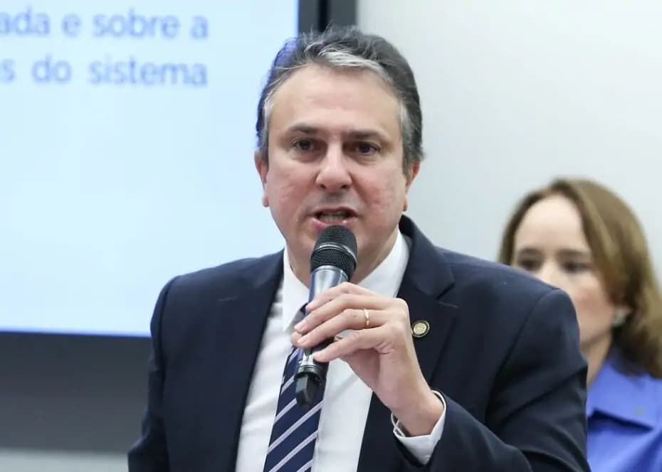 VÍDEO: Ministro critica greve em universidades federais e diz que governo mantém diálogo