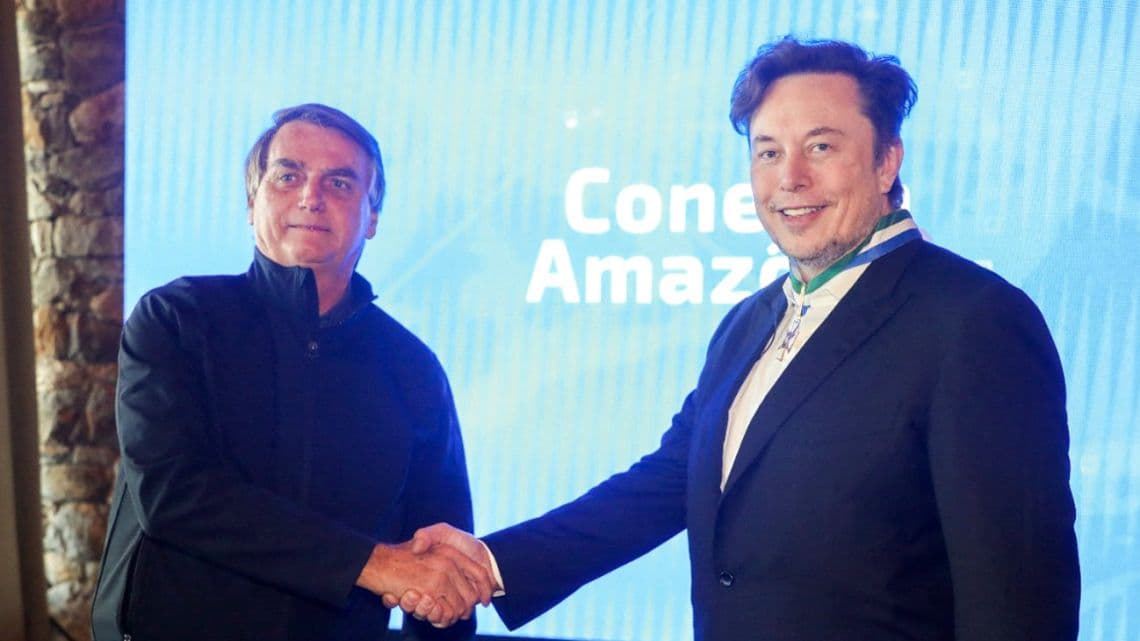 Bolsonaro anuncia que vai entrevistar Elon Musk neste sábado (13)
