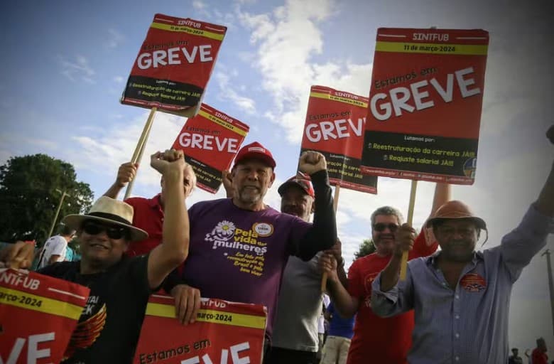 GREVE É MANTIDA: Governo Lula apresenta novas propostas; docentes e técnicos vão decidir fim das paralisações na próxima semana