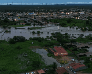 PRF analisa trechos alternativos após interdição na BR-304