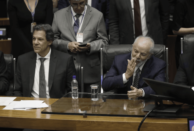 Piora do mercado alerta governo Lula sobre necessidade de medidas fiscais mais duras