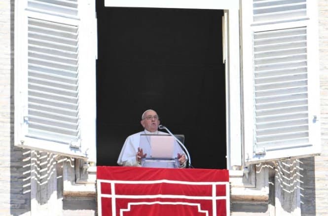 ‘Risco de ameaça à dignidade humana', diz Vaticano sobre mudança de gênero; Documento aprovado pelo papa também condena o aborto