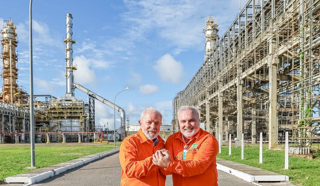 Jean Paul ironiza rumores sobre saída da Petrobras