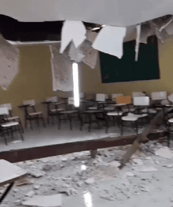 Teto de sala de aula desaba em escola pública no interior do RN