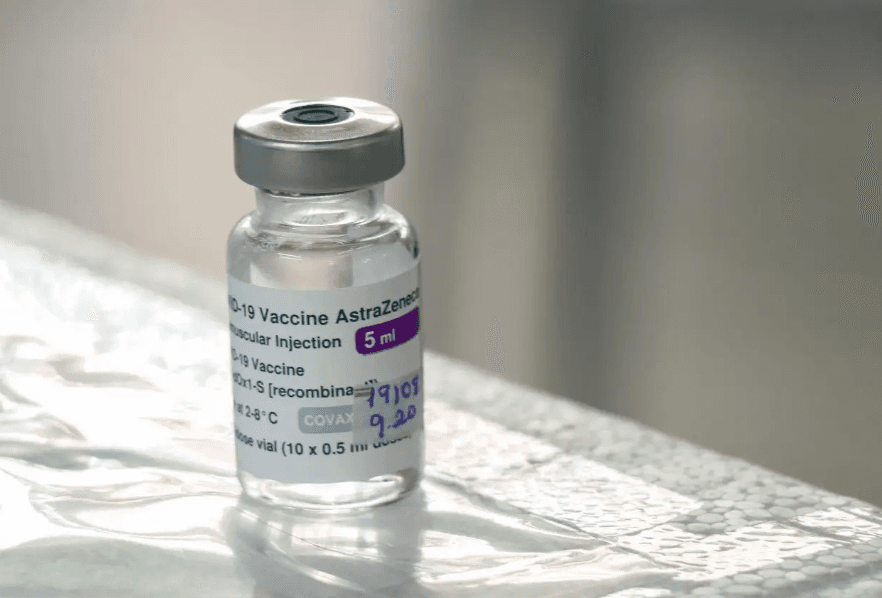 AstraZeneca admite pela 1ª vez ‘efeitos colaterais raros’ da vacina contra covid