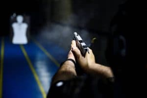Registros de posse de armas para uso pessoal caem 57% no governo Lula, diz levantamento