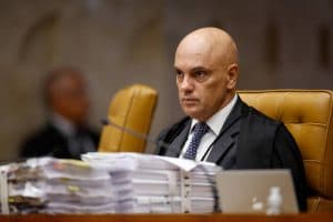 Moraes suspende processos e proíbe punição a médicos por aborto legal acima de 22 semanas