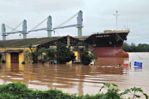 RS chega a 100 mortes em meio a falta de água e comida e temor de novas tempestades