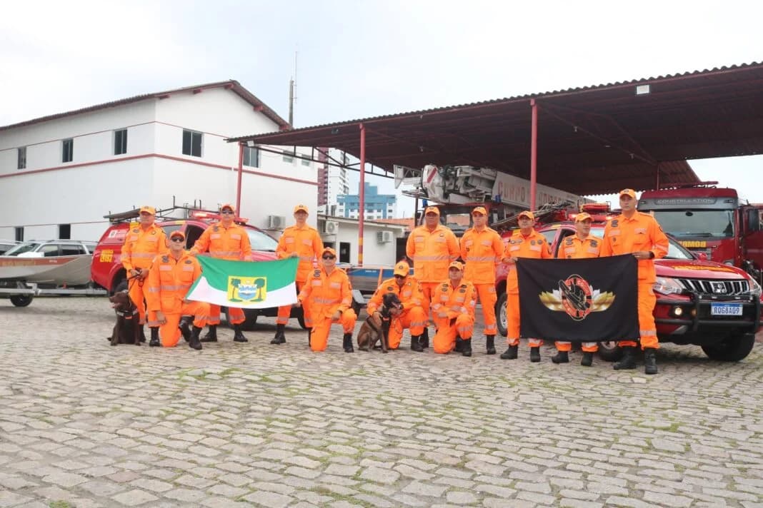 11 bombeiros do RN embarcam para auxiliar vítimas das enchentes no RS