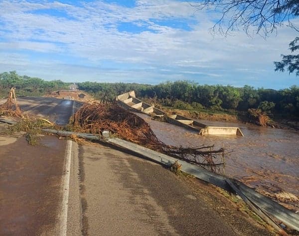 RN Rompimento de pequenas barragens destruiu ponte na BR-304, diz Semarh