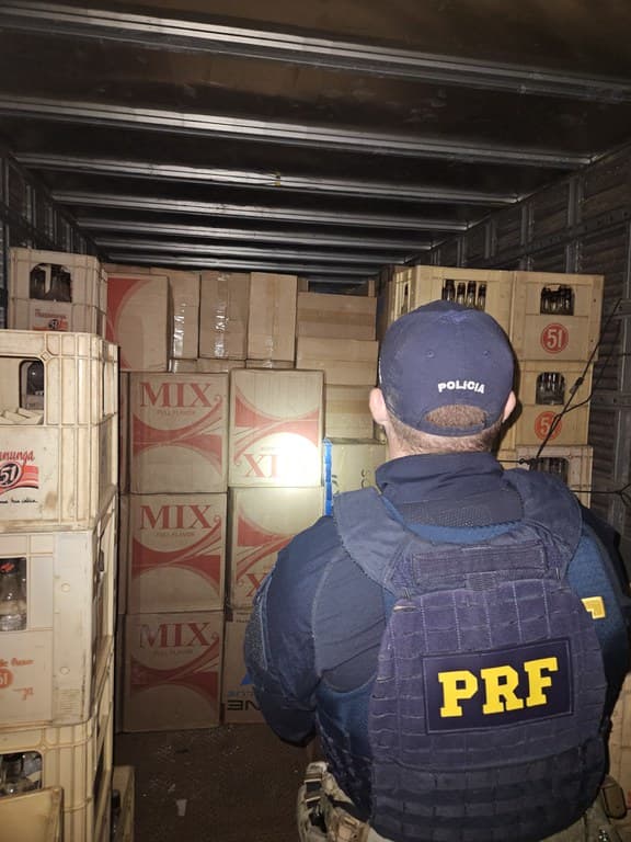 PRF apreende mais de 140 mil maços de cigarros contrabandeados