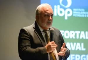 Jean Paul diz que está “triste” com saída da Petrobras e não dá certeza se continua no PT: “Vou avaliar”