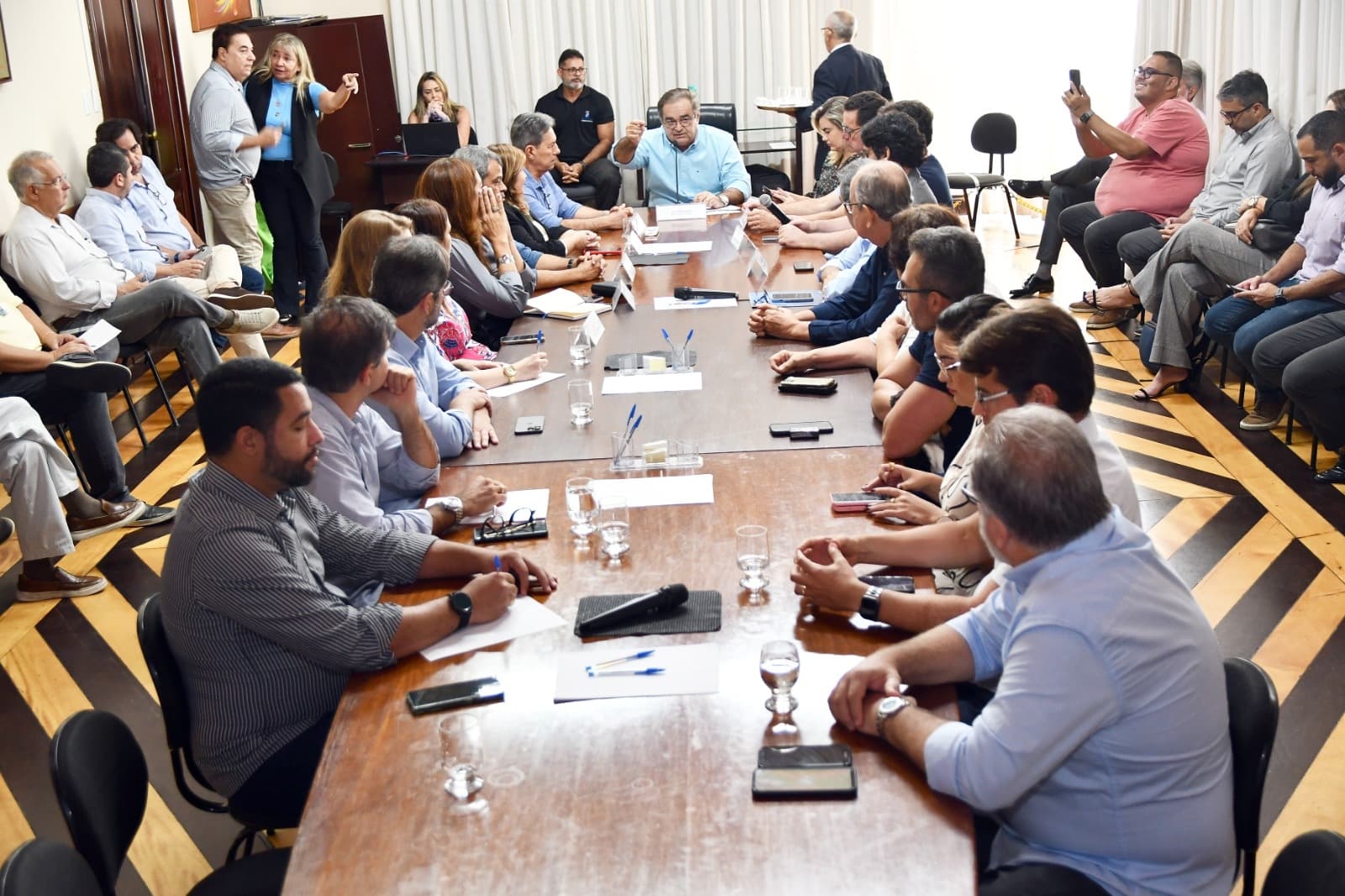 Prefeito Álvaro Dias apresenta ações administrativas a trade turístico