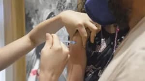 Baixa adesão à vacina contra o HPV persiste após 10 anos de disponibilidade pelo SUS