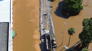 VÍDEO: Porto Alegre cria “corredor humanitário” para serviços de emergência