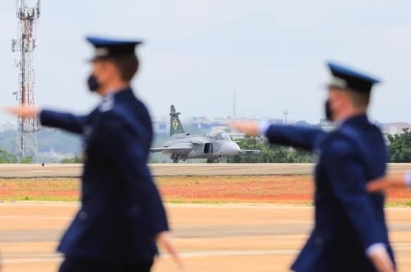 Aeronáutica abre licitação para comprar picanha, camarão e salmão