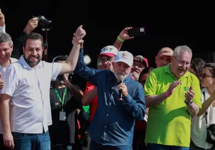 Governo apaga das redes transmissão de ato do 1º de maio após pedido de voto de Lula a Boulos; atitude é vedada pela lei eleitoral