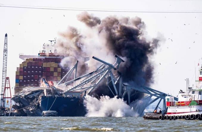 Tripulação segue presa em barco que derrubou ponte nos EUA há quase 2 meses; equipe não possui visto para desembarcar