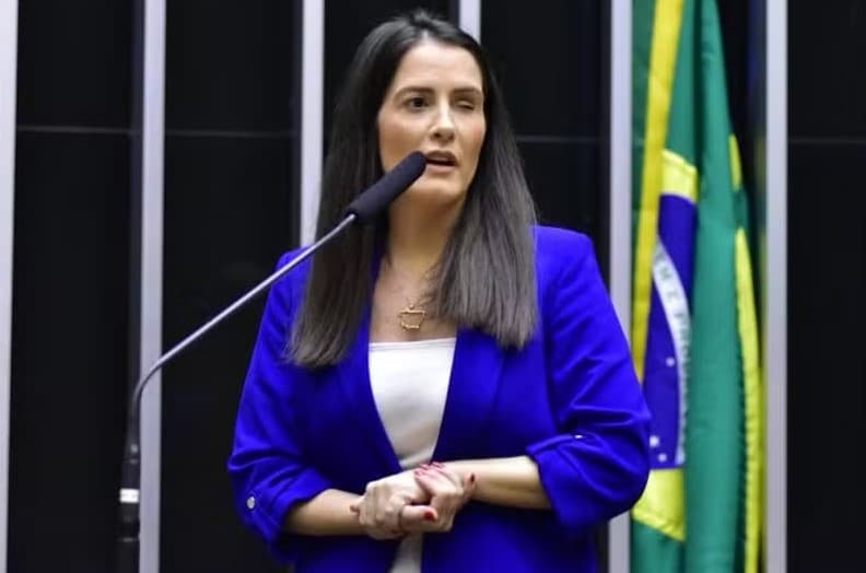 Deputada federal Amália Barros morre aos 39 anos