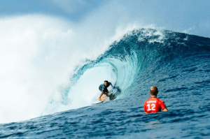 VÍDEO: Italo Ferreira bate John John e é campeão no Taiti, palco das Olimpíadas