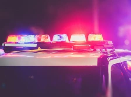 Sargento da Marinha é encontrado morto em terreno no bairro Santos Reis, Zona Leste de Natal; corpo estava enterrado e com um ferimento por arma de fogo