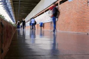 Em greve, docentes de universidades insistem por reajuste em 2024