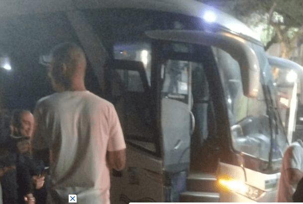 DEU NA MEDIDA: Homem tenta assaltar ônibus que transportava 28 PMs e morre baleado