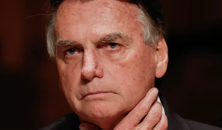 Bolsonaro recebe alta após ser internado com mal estar em Manaus