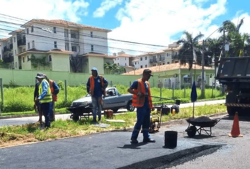 Avenida Olavo Montenegro ganha faixas de pedestre elevadas para reduzir risco de atropelamentos