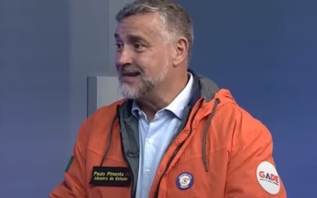 Pimenta diz que aeroporto de Porto Alegre fica fechado por ao menos 6 meses