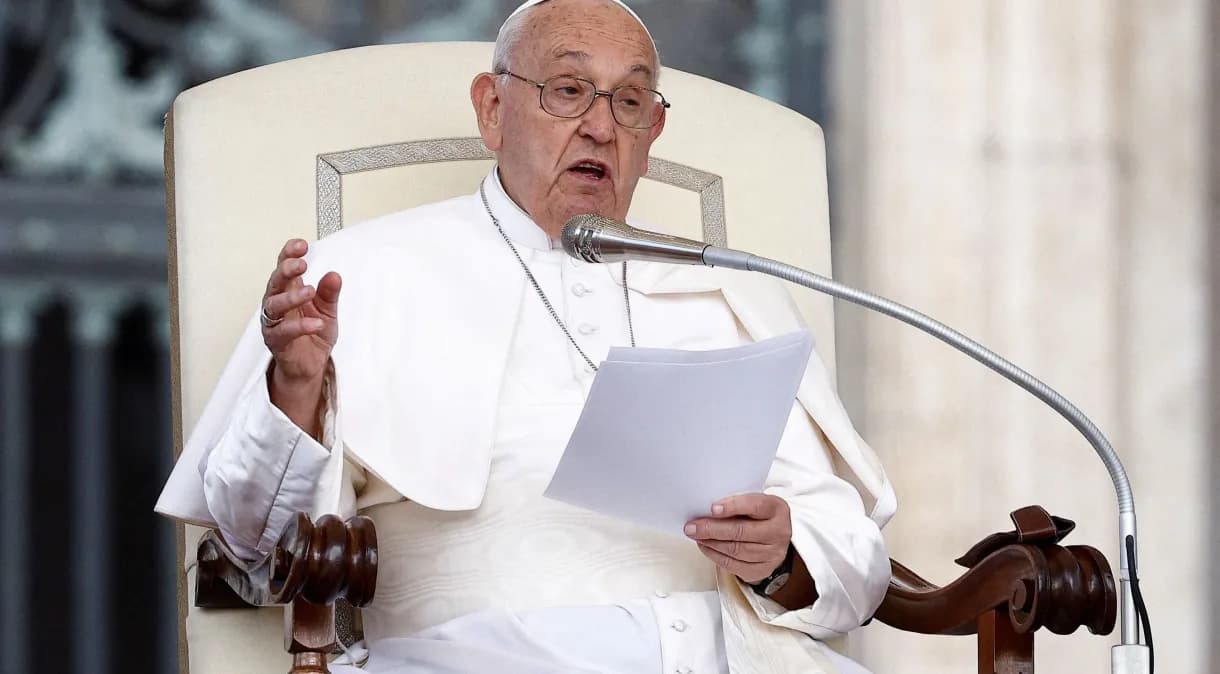 Papa Francisco pede desculpas após comentário homofóbico, diz Vaticano