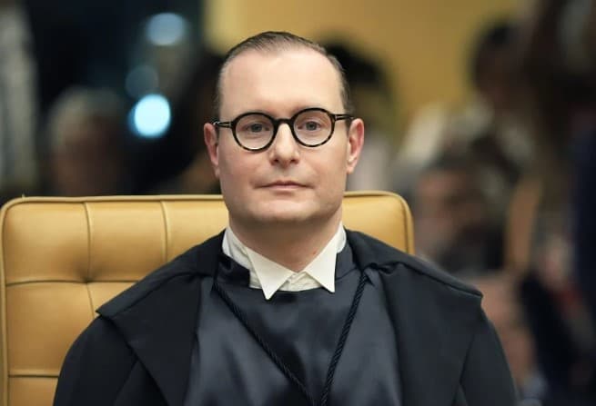 Zanin suspende por 60 dias decisão que reonerou folha de pagamentos