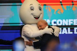 Lula se vacinou contra dengue na rede privada, sem divulgar e antes da campanha do SUS