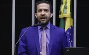 STF forma maioria para queixa-crime contra Janones por xingar Bolsonaro