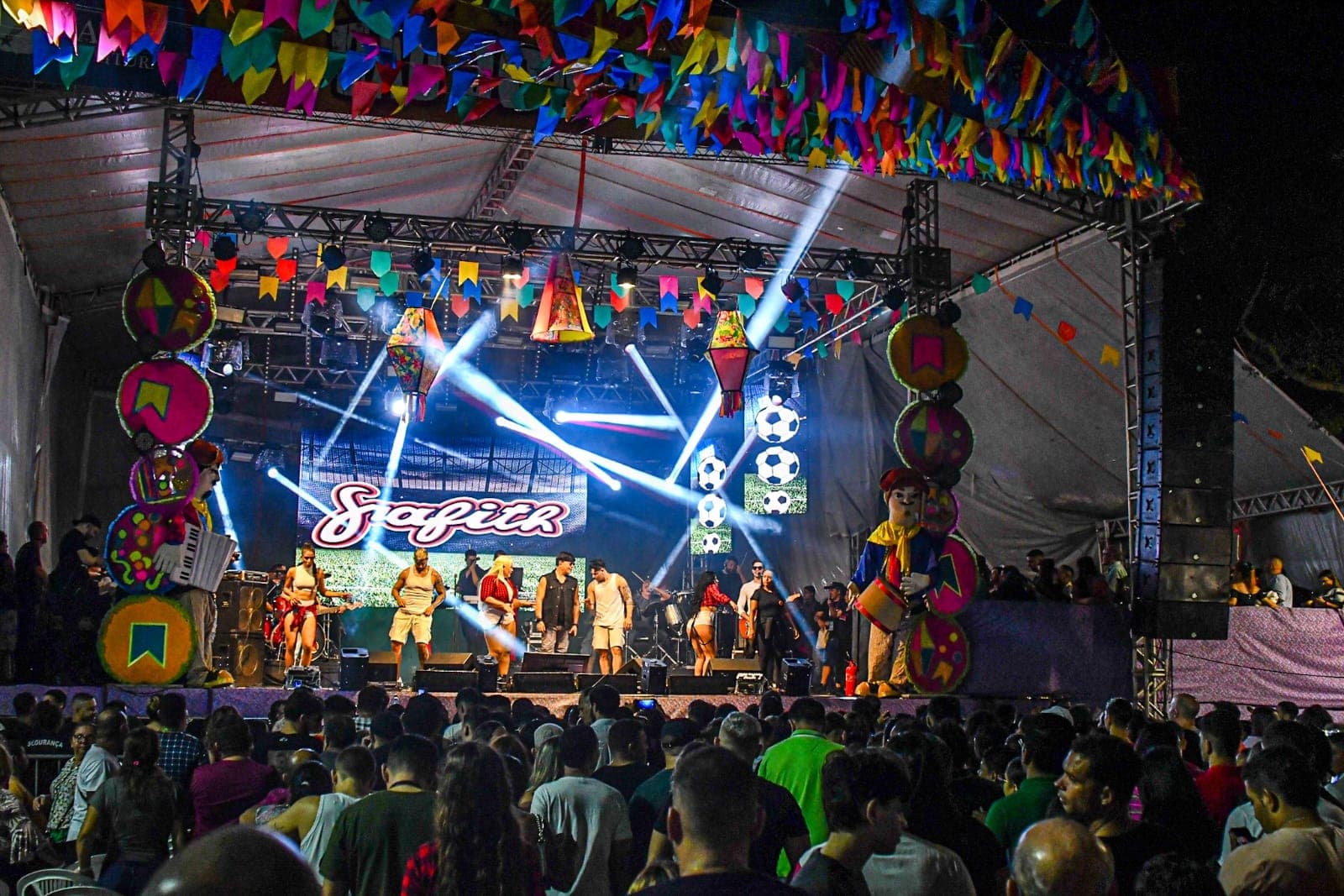 Natalenses lotam a Praça na última noite de shows do São João