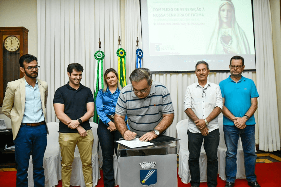 Prefeito Álvaro Dias assina ordem de serviço para a construção do monumento de Nossa Senhora de Fátima